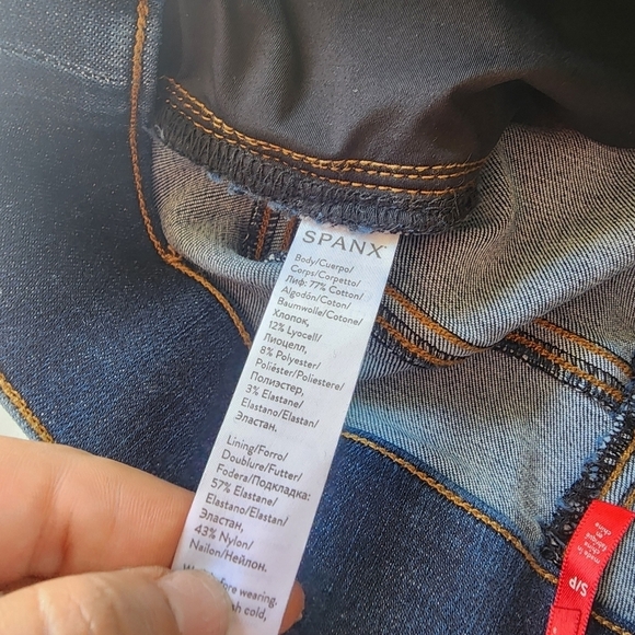 🌸 NEW Spanx | Spanx Mid-Rise Crop Flare Jeans size S - Picture 5 of 13